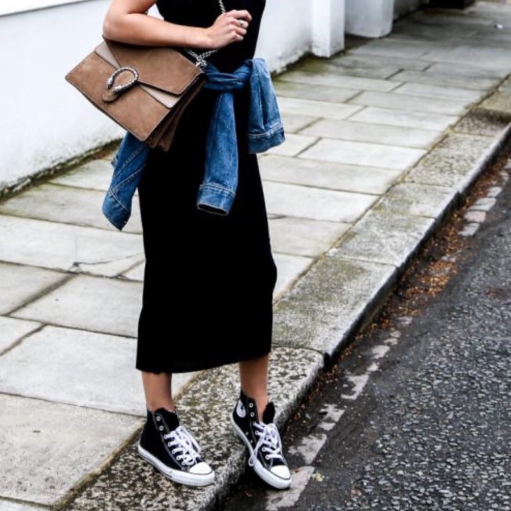 Like New CONVERSE Leather Chuck Taylor Sneakers 9